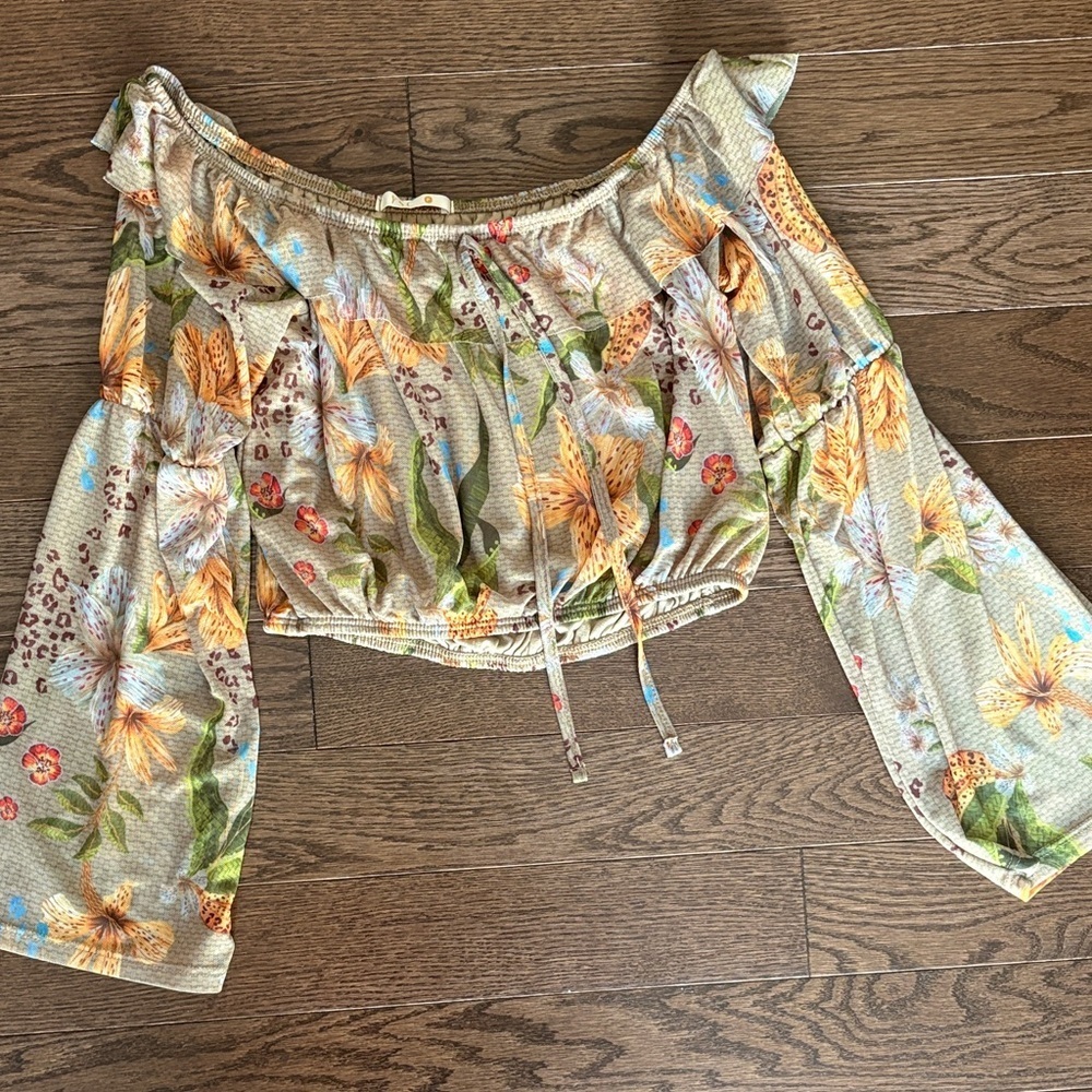 Floral Off-Shoulder Women's Top Small beautiful top light and soft